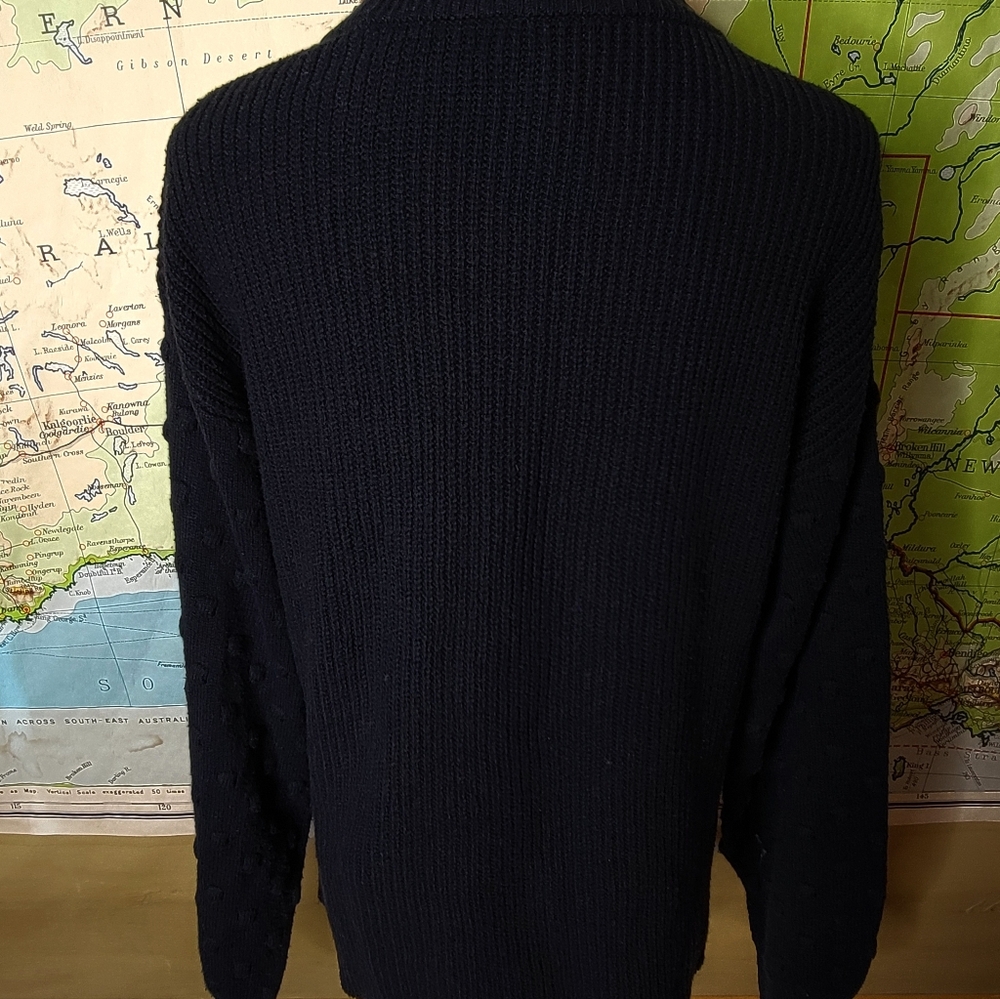 Vince Camuto Black Crewneck Women's Sweater With Dot Detail On The Sleeve Size M - Picture 4 of 8